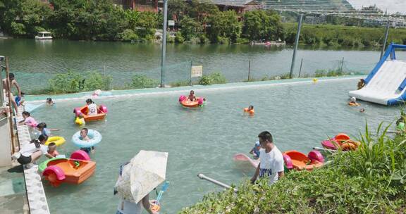 4k贵州野溪游泳戏水河边玩水航拍河流打水仗