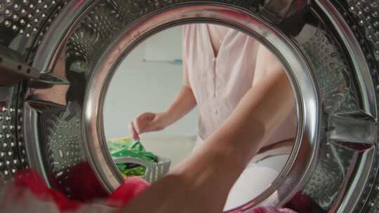 4K滚筒洗衣机洗衣服视频素材模板下载