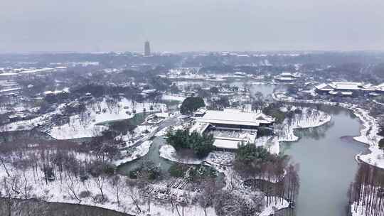 航拍瘦西湖景区园林大明寺观音山宋夹城雪景