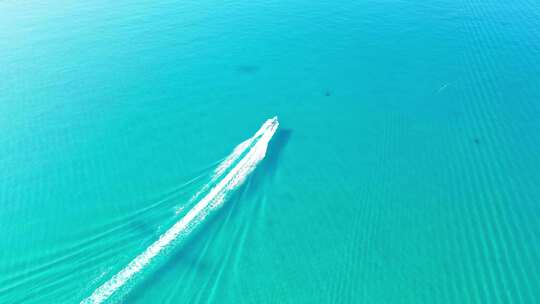航拍海南三沙市西沙海洋蔚蓝色大海与游艇