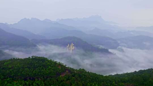 航拍广西容县都峤山云雾缭绕山林佛字