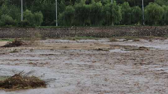 实拍暴雨后洪水 山洪  泥石流