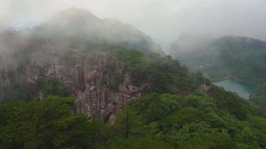 安徽黄山风景区云雾悬崖峭壁黄山松升格