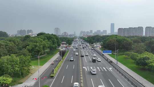 4K航拍昆山道路国庆节氛围