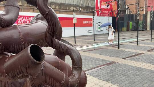 北京798艺术街区，艺术雕塑、涂鸦建筑