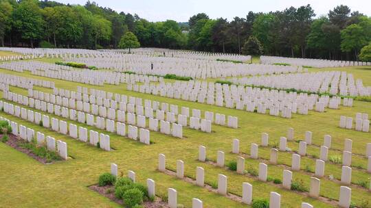 航拍埃塔普斯法国二战公墓军事墓地