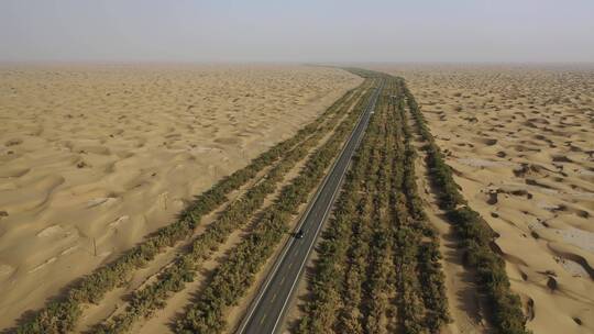 新疆塔克拉玛干沙漠民丰到轮台石油公路航拍视频素材模板下载