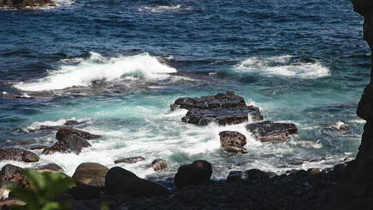 日本城崎海岸海边分光 海浪拍打礁石