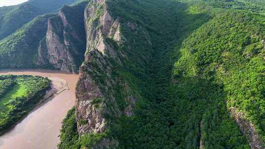 大峡谷 山 河流 陡峭山峰 航拍绥芬河