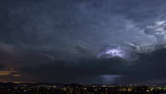 城市夜空闪电雷阵雨扫黑风暴风雨视频素材模板下载