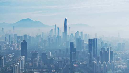 深圳城市建筑航拍云雾中的平安大厦