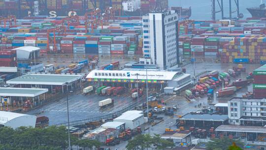 8K暴雨瞬间席卷码头深圳盐田港口暴雨