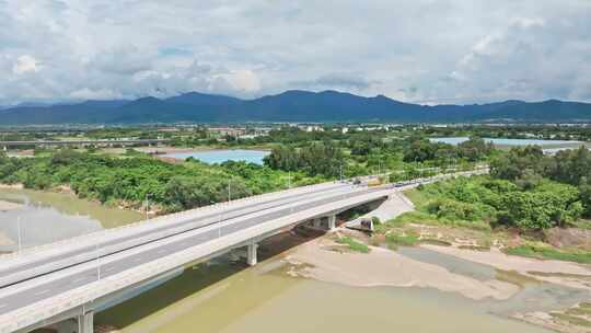 航拍城市湿地桥梁景观