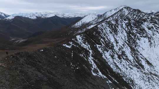 四川甘孜冷嘎措附近与贡嘎雪山