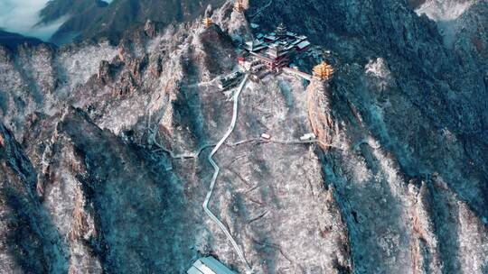 航拍洛阳老君山雪景