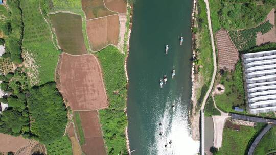 俯瞰河流田地航拍