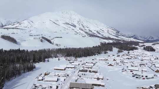 航拍新疆禾木雪景森林雪地小木屋禾木桥雪山