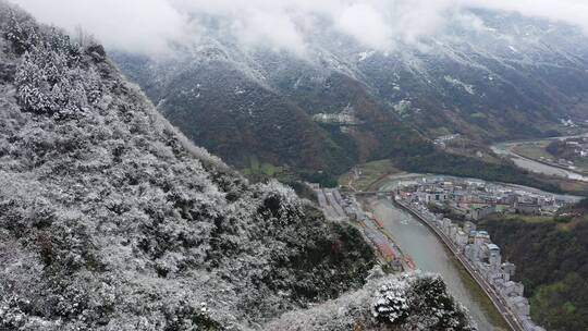 航拍重庆大巴山冬季雪山冰雪风光雪景视频素材模板下载