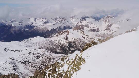 雄伟壮丽不可攀越的山峰雪景延时实拍素材