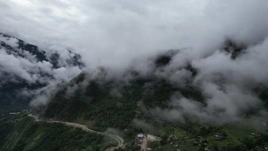 云雾缭绕 云南 西藏 雪山