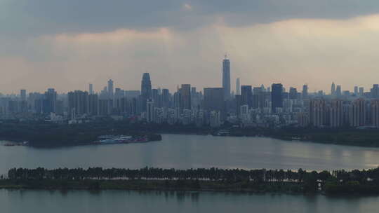 武汉市东湖曲港听荷航拍夕阳东湖高楼大厦