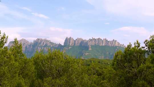 蒙特塞拉特山脉的风景