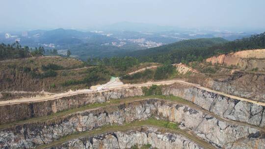 2022广州黄埔石牙顶天坑采石场湖泊天池视频素材模板下载