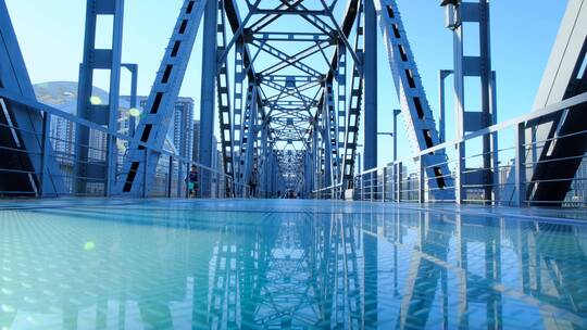 哈尔滨松花江铁桥玻璃路面