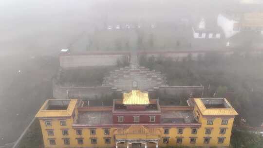 航拍 西藏 山南 洛扎 色乡 雾 卓瓦隆寺
