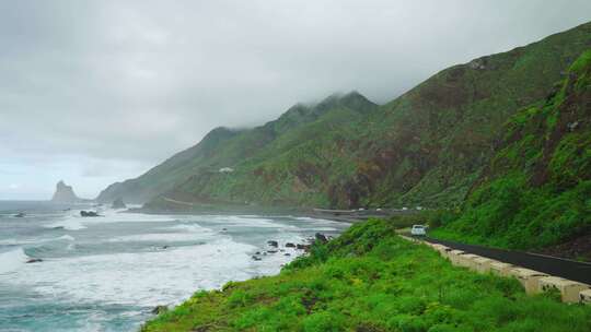 特内里费海岸贝尼霍海滩的破浪