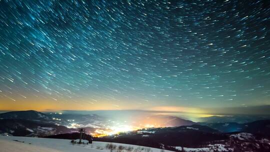 从喀尔巴纪山脉看到的银河系流星