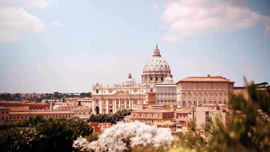 梵蒂冈大教堂纪念碑游客蓝天白云意大利罗马