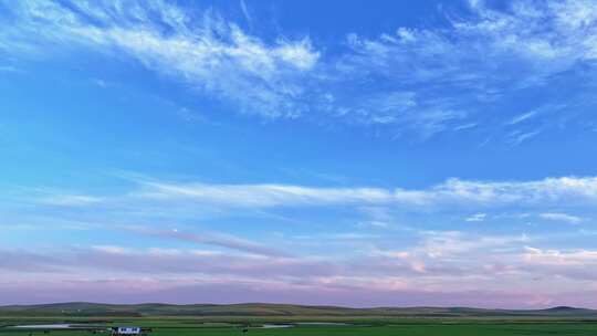 草原晚霞月亮升起延时