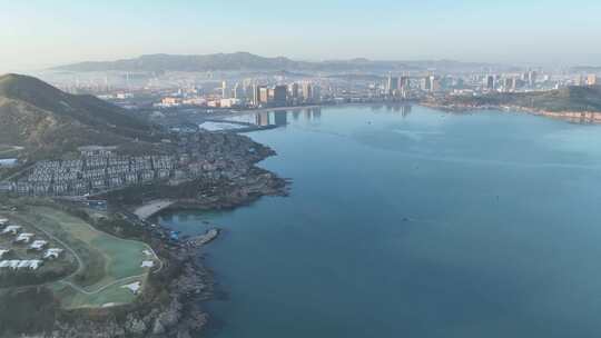 航拍威海市金海滩海水浴场沿岸碧海庄园别墅