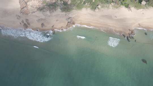 【4K】海岸线海浪碧水蓝天沿海公路航拍