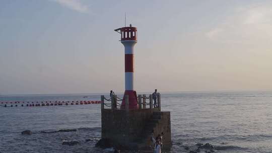 北海冠头岭海边人群日落海浪