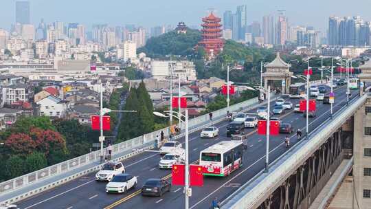 合集-十一国庆节武汉各地标五星红旗飘扬