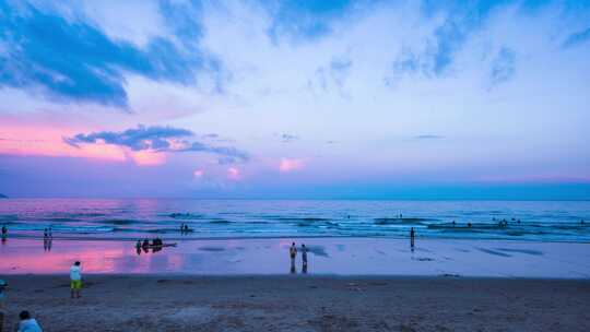 海南万宁日月湾冲浪海滩的傍晚