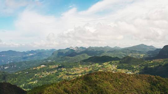 航拍山峰风光