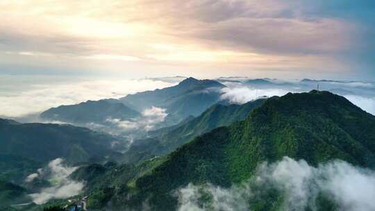 傍晚的山峰，高山，大自然风光