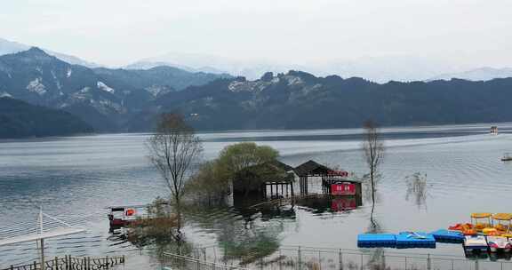 高清实拍瓦屋山雅女湖雪山湖泊