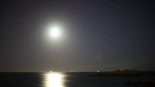 海上的月亮和星星