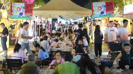 城市夜晚夜市美食烧烤冷饮帐篷音乐会休闲