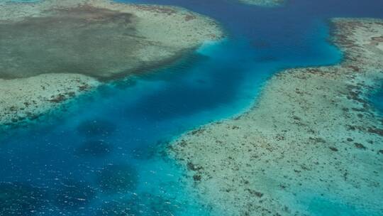 美丽大气的珊瑚岛礁