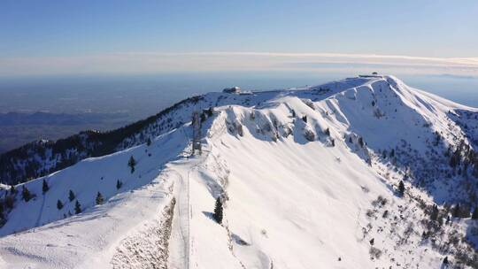 攀登雪山团队励志登山