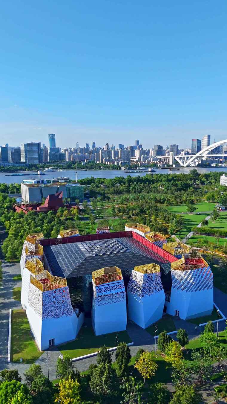 4k实时航拍上海世博文化公园-红石中心