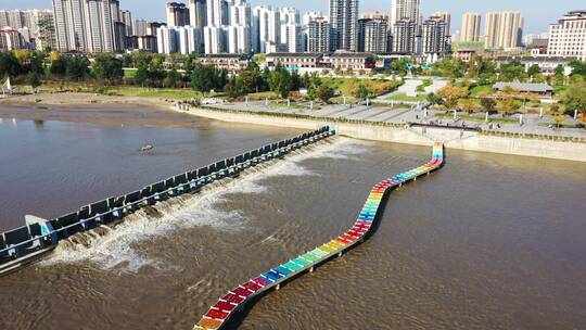 陕西汉中汉江湿地公园汉江彩虹九曲桥右环绕