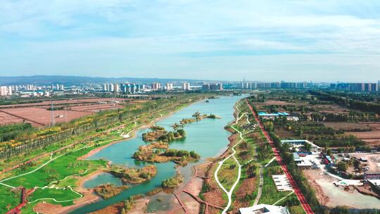 城市高楼建筑与河流自然风光