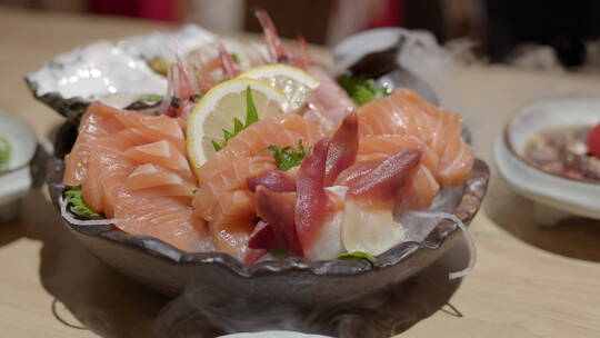 海鲜日式寿司料理镜头特写