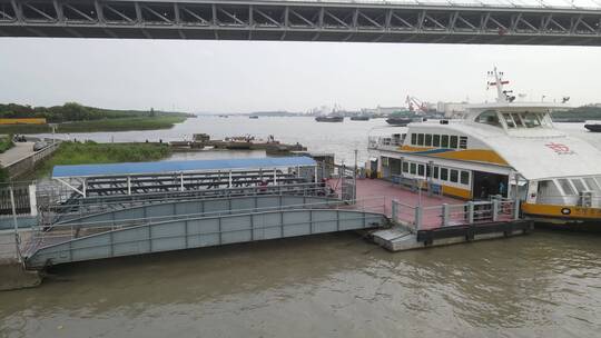 上海闵浦大桥黄浦江轮渡船4K航拍原素材